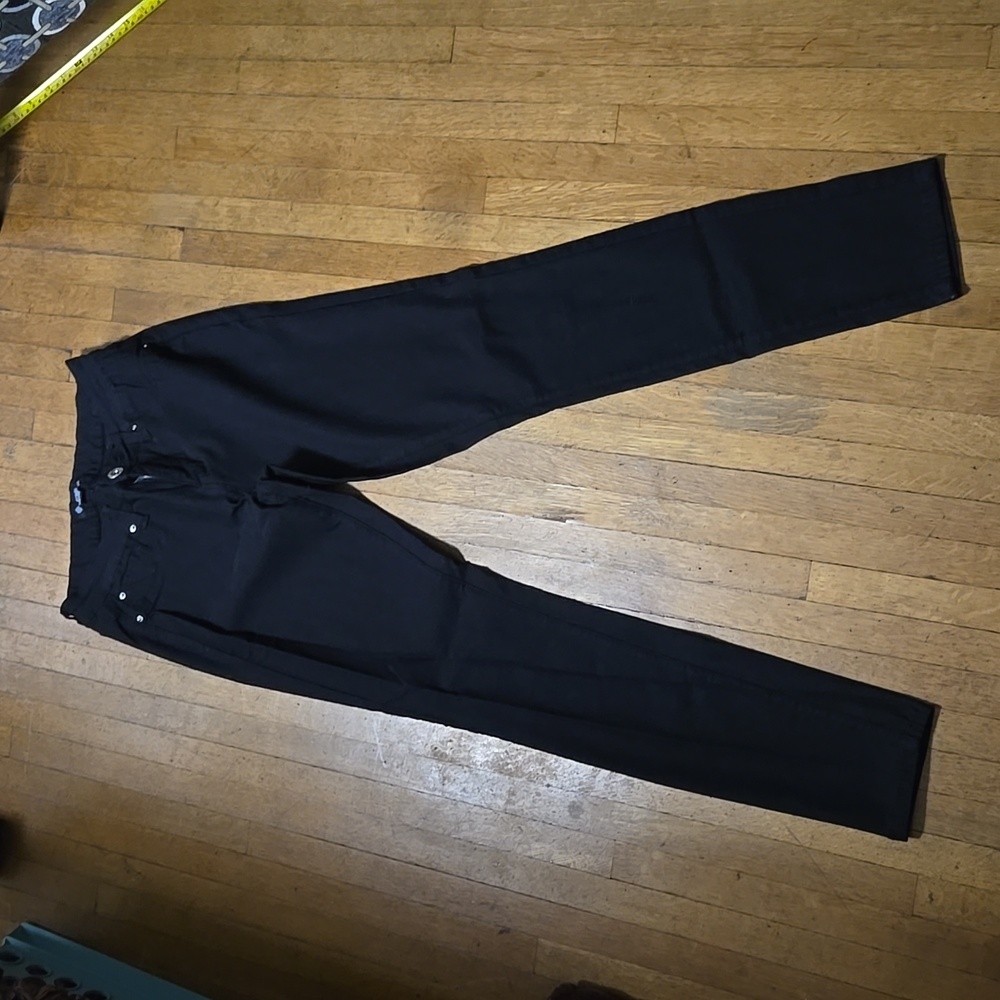 Signature Studio Skinny